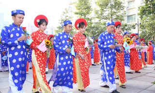 Ấm áp lễ cưới tập thể của 82 đôi uyên ương