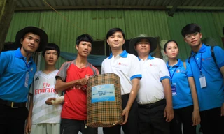 Hội SVVN tri ân, chăm lo đời sống gia đình chính sách, ngư dân Côn Đảo