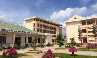 Học sinh trường THPT chuyên Chu Văn An (Bình Định) lo ngại về chất lượng bữa ăn trong căng-tin