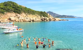 Mùa Hè này, cùng đến Cam Ranh lặn ngắm san hô và thưởng thức hải sản tươi rói