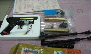 Bắt giữ nhiều quân trang quân dụng trái phép