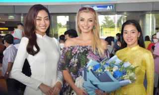Hoa hậu Lương Thùy Linh diện áo dài trắng nền nã đón 'Hoa hậu đẹp nhất thế giới 2021' đến Việt Nam