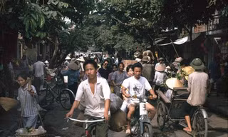 Hình ảnh độc về giao thông Hà Nội năm 1991 qua ống kính nhiếp ảnh gia Đức