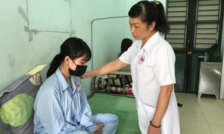 Mẹ trầm cảm sau sinh do con quấy khóc đêm, bác sĩ khuyến cáo cách tránh những cái kết đau lòng