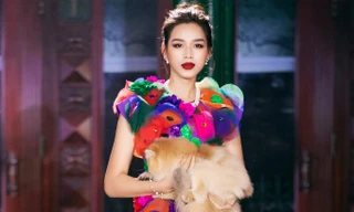 Đỗ Thị Hà gặp sự cố trên sàn catwalk