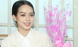 Hoa hậu Thanh Thủy có chuyến đi đầu tiên sau đăng quang