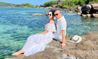 Jennifer Phạm khoe vai trần quyến rũ, tình tứ bên ông xã trên biển dịp đầu năm mới 