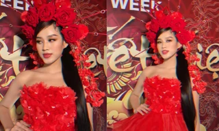 Tái xuất sàn catwalk, Hoa hậu Đỗ Thị Hà diện váy cúp ngực đỏ rực hóa 'nàng Xuân' quyến rũ