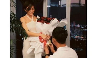 Mâu Thuỷ được bạn trai quỳ gối cầu hôn