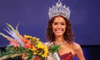 Tân Hoa hậu Hoàn vũ Iceland 2022 lộ diện, mới tròn 18 tuổi nhưng nhan sắc cực 'đáng gờm'