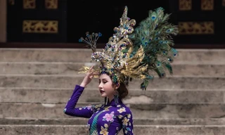 'Lộ diện' áo dài 'chim khổng tước' tại Miss Asia World của Chi Nguyễn