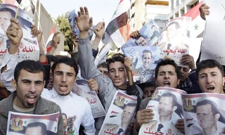 Biểu tình trước Đại sứ quán Nga ở Libăng để bày tỏ cám ơn Nga đã ủng hộ chính phủ của Tổng thống Assad Ảnh: AP