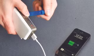 Thiết bị nạp điện cho iPhone lúc khẩn cấp