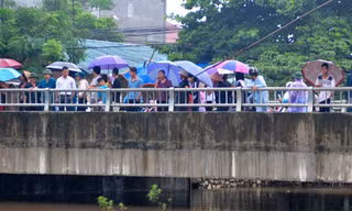 Nữ sinh viên Đại học Công nghiệp nhảy cầu quyên sinh