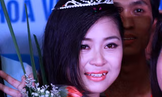 Nữ sinh thanh lịch 2012: Phùng Thị Hân đăng quang