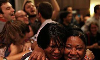 Người ủng hộ Obama oà khóc trước chiến thắng áp đảo