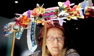 Súng AK-47 tại triển lãm nghệ thuật London