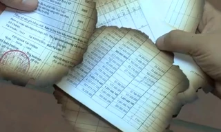 Hà Nội: Công an làm việc với UBND phường về hàng loạt tài liệu bị đốt bên cạnh trụ sở trước ngày sáp nhập