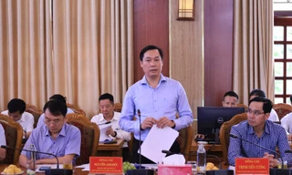 Chủ tịch UBND huyện Chương Mỹ Nguyễn Anh Đức phát biểu tại cuộc họp.