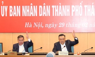 Lãnh đạo UBND TP. Hà Nội biểu quyết tại phiên họp