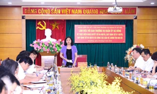 Phó Bí thư Thành ủy Hà Nội Nguyễn Thị Tuyến làm việc với Quận ủy Hà Đông ngày 28/7.