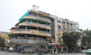 Hà Nội xem xét phá bỏ tòa nhà ‘Hàm cá mập’ 