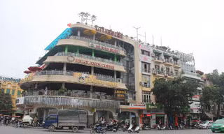 Hà Nội xem xét phá bỏ tòa nhà ‘Hàm cá mập’ 