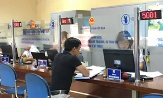 Công dân thực hiện thủ tục hành chính tại Sở Xây dựng Hà Nội 