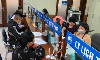 Người dân làm thủ tục cấp Phiếu lý lịch tư pháp