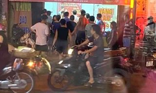 Hiện trường vụ cướp tiệm vàng tại thị trấn Trạm Trôi