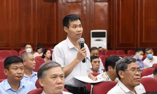 Cử tri Hà Nội góp ý kiến tại buổi tiếp xúc cử tri của ĐBQH Hà Nội