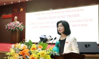 Bà Phùng Thị Hồng Hà, Phó Chủ tịch HĐND TP. Hà Nội phát biểu khai mạc phiên họp giải trình