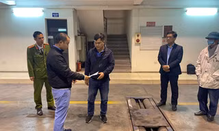 Cơ quan tố tụng khám xét trung tâm đăng kiểm ở Gia Lâm vào tháng 3/2023
