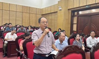 Cử tri quận Ba đình phát biểu tại buổi tiếp xúc