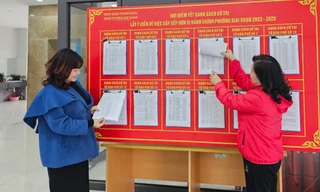 Cử tri phường Kim Giang, quận Thanh Xuân xem danh sách cử tri