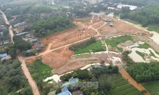 Ngang nhiên chiếm hàng chục nghìn m2 đất ở Hà Nội: Bài 1 - Cầm 'song đao' dọa cán bộ