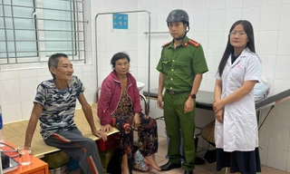 Hà Nội: Di dời người dân bãi giữa sông Hồng trong đêm