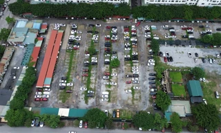 Hà Nội: Chủ bãi xe lậu 'tiết lộ' nguồn thu khủng tại bãi trông giữ xe trái phép