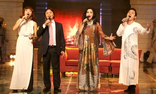 Từ trái qua: Trần Thu Hà, Quang Lý, Thanh Lam và Tùng Dương thể hiện ca khúc Người Hà Nội (Nguyễn Đình Thi) - Ảnh: G.Tiến