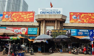 Dư luận phản ánh chợ Ngã Tư Sở xuống cấp ảnh hưởng đến kinh doanh của tiểu thương.