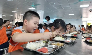 Hà Nội sẽ chi hơn 3.000 tỷ lo bữa ăn trưa cho học sinh tiểu học