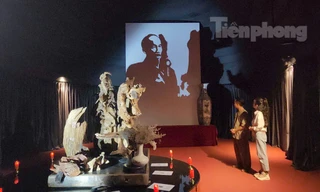 Tái hiện hình ảnh Bác Hồ đọc Tuyên ngôn độc lập từ gỗ lũa, mảnh gốm vỡ