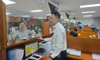 Hà Nội: Ra khuyến cáo về người dân ‘ùn ùn’ đi xin xác nhận để mua nhà xã hội