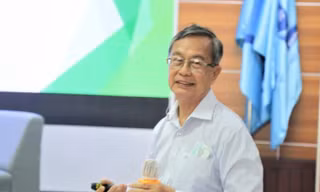 Thầy giáo rút hết tiền tiết kiệm gửi vùng lũ từng ủng hộ học trò nhiều tỷ