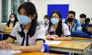 Dịch vụ học hộ, thi hộ nở rộ trong mùa cao điểm