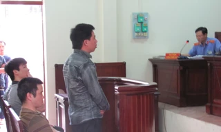 Ba công an bị tố trấn tiền gái mại dâm phản cung