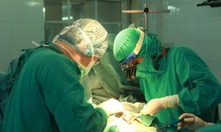 Hơn 28.000 ống thuốc hiếm dùng cho mổ tim và lồng ngực đã về đến Việt Nam