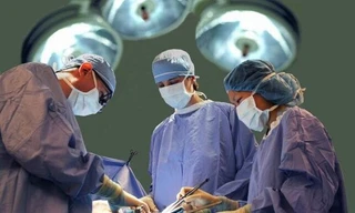 Lần đầu tiên tại Việt Nam 'trồng' lại 2 cẳng chân đứt rời cho ca bệnh hi hữu