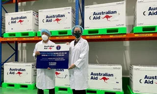 Bộ Y tế tiếp nhận 403 nghìn liều vắc xin AstraZeneca do Chính phủ Australia tặng