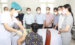 Tiêm thử nghiệm vắc xin COVIVAC chiều 19/8